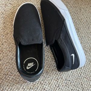 Nike slip on